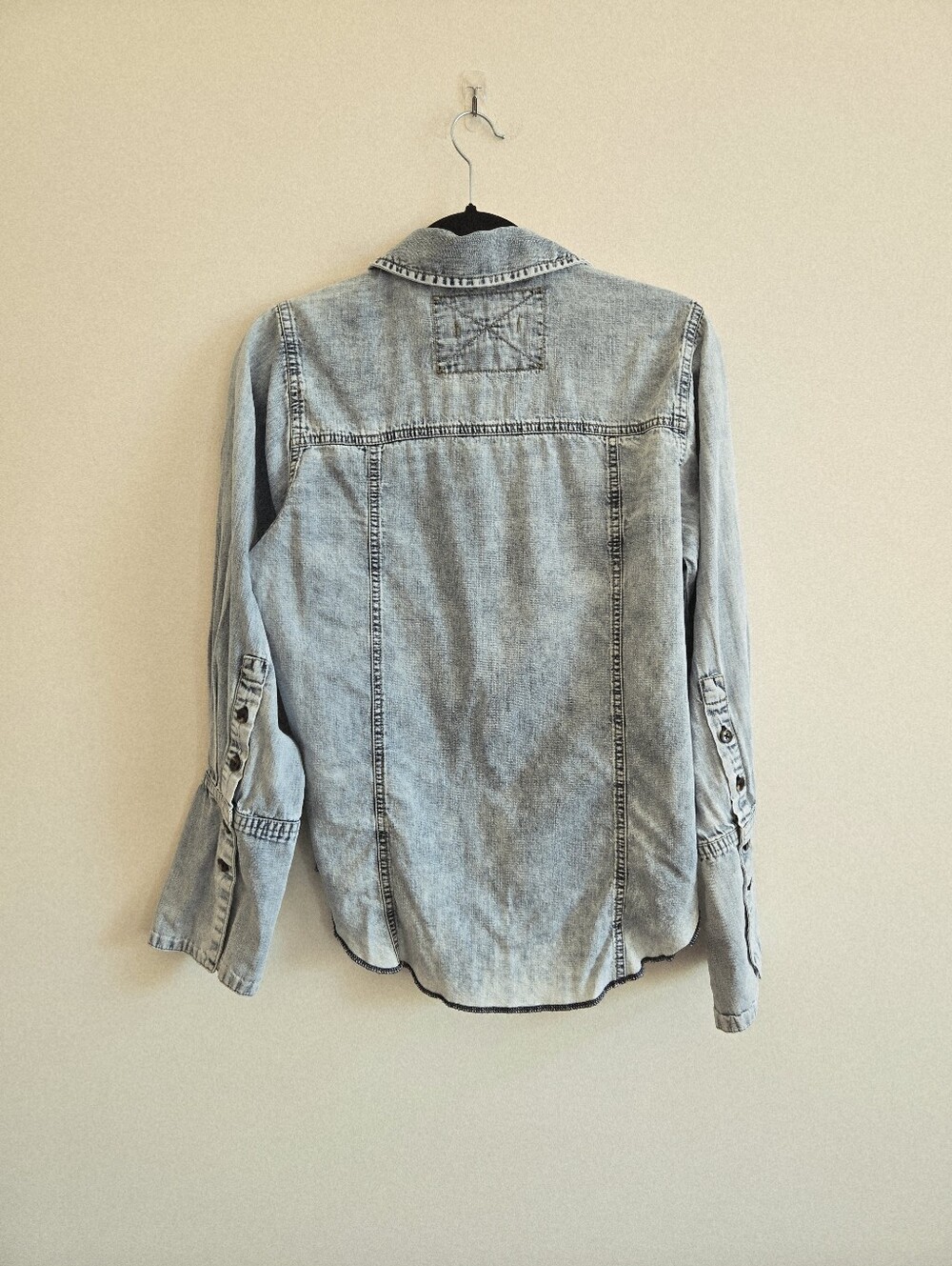 WE THE FREE I S Mackenzie Denim Shirt I light blue acid wash - Picture 4 of 11
